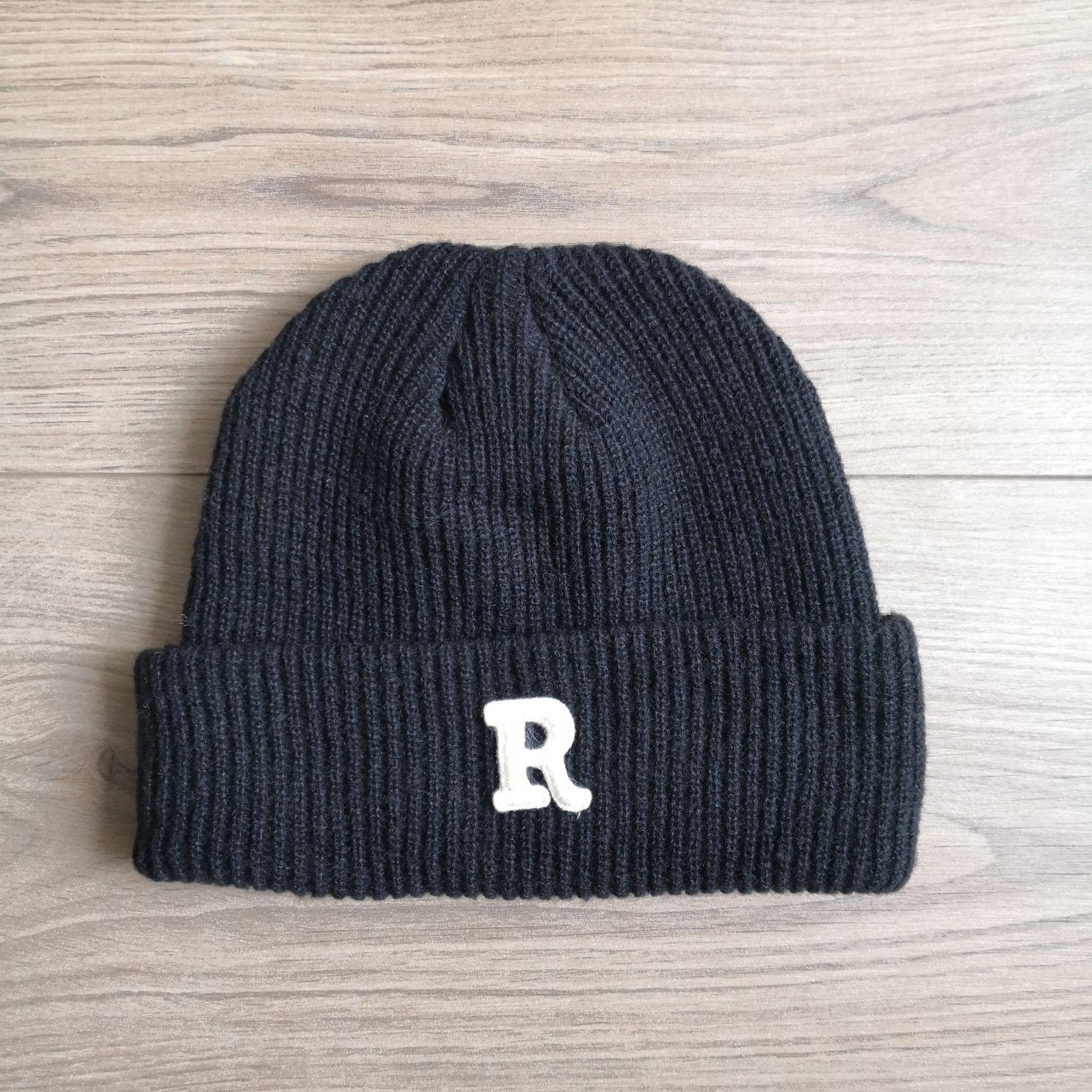 R Logo Knitted Hat Letter Knitted Hat Male And Female Children Parent-Child Couple Hat Application Scenario