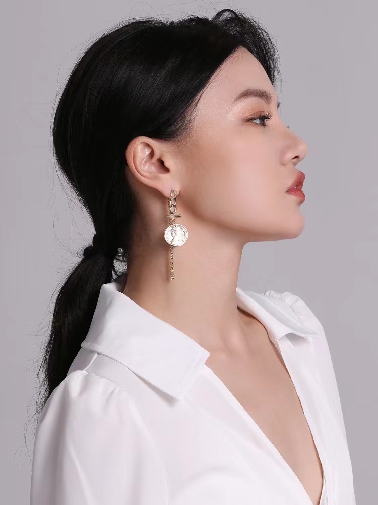 Vintage Head Earrings Female Stud Earrings 2022 New Fashion Niche Design Sense Of Light Luxury High-Grade Earrings details Picture