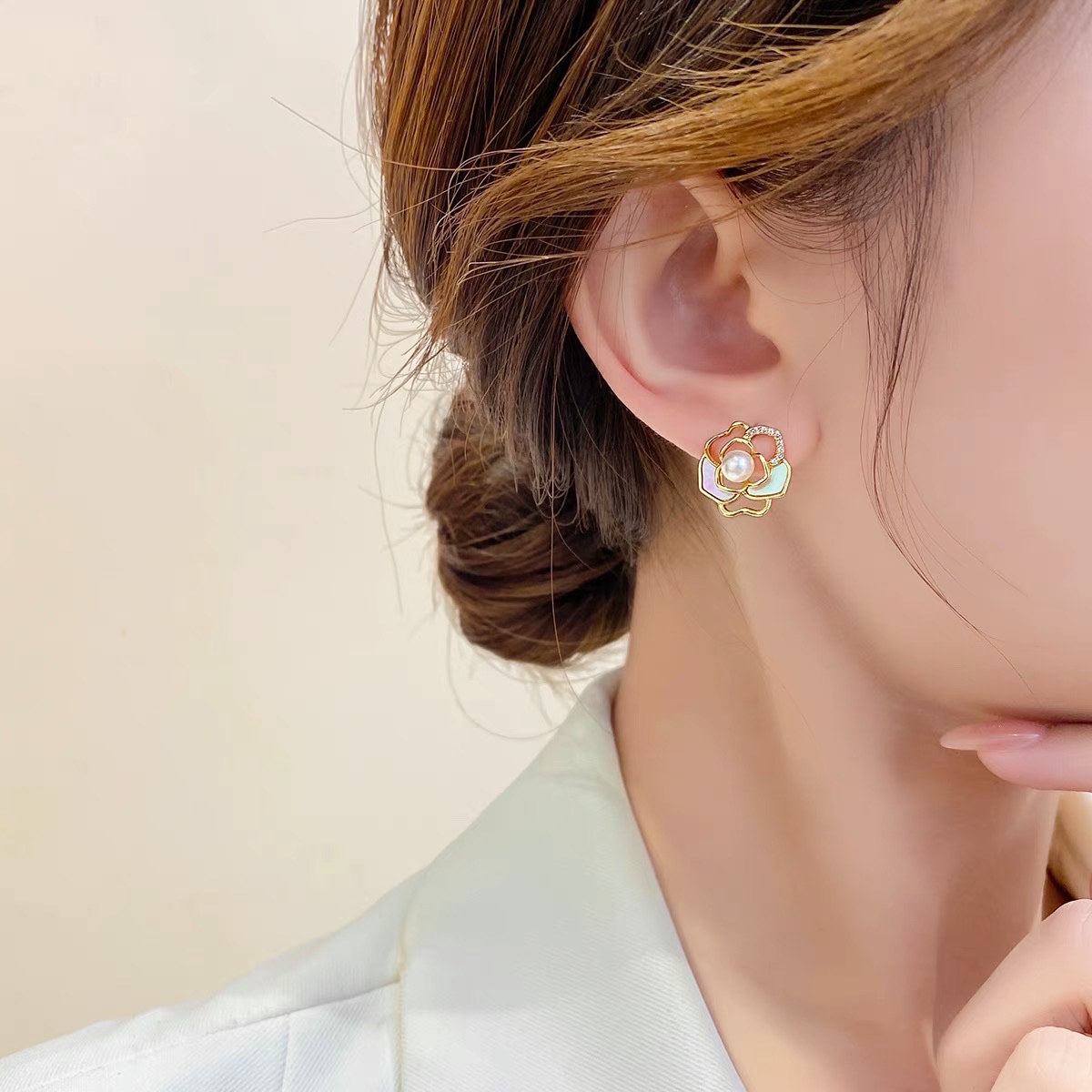 Earrings New Micro-Inset Zircon Shell Pearl Love Three-Leaf Camellia Fashion Earrings Stud Earrings Female Silver Needle