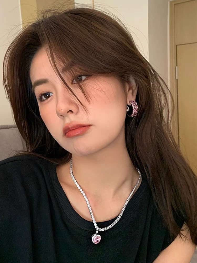 In 2022, The New Fashion Niche Design Earrings With High-Grade Temperament 925 Silver Needle Earrings For Women Application Scenario