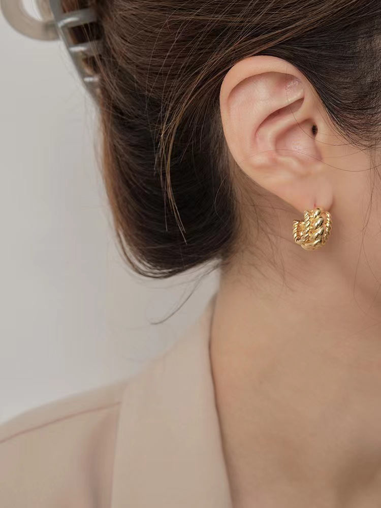 All-Matching C-Type Metal Twist Twist Earrings Temperament Commuter New Fashion Studs Earrings Female