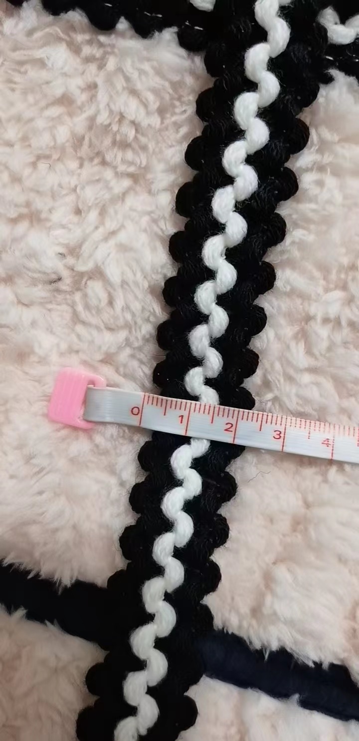 Autumn And Winter New Black And White With Wave Centipede Human Character Edge Yarn Small Fragrance Lace Ribbon Accessories details Picture