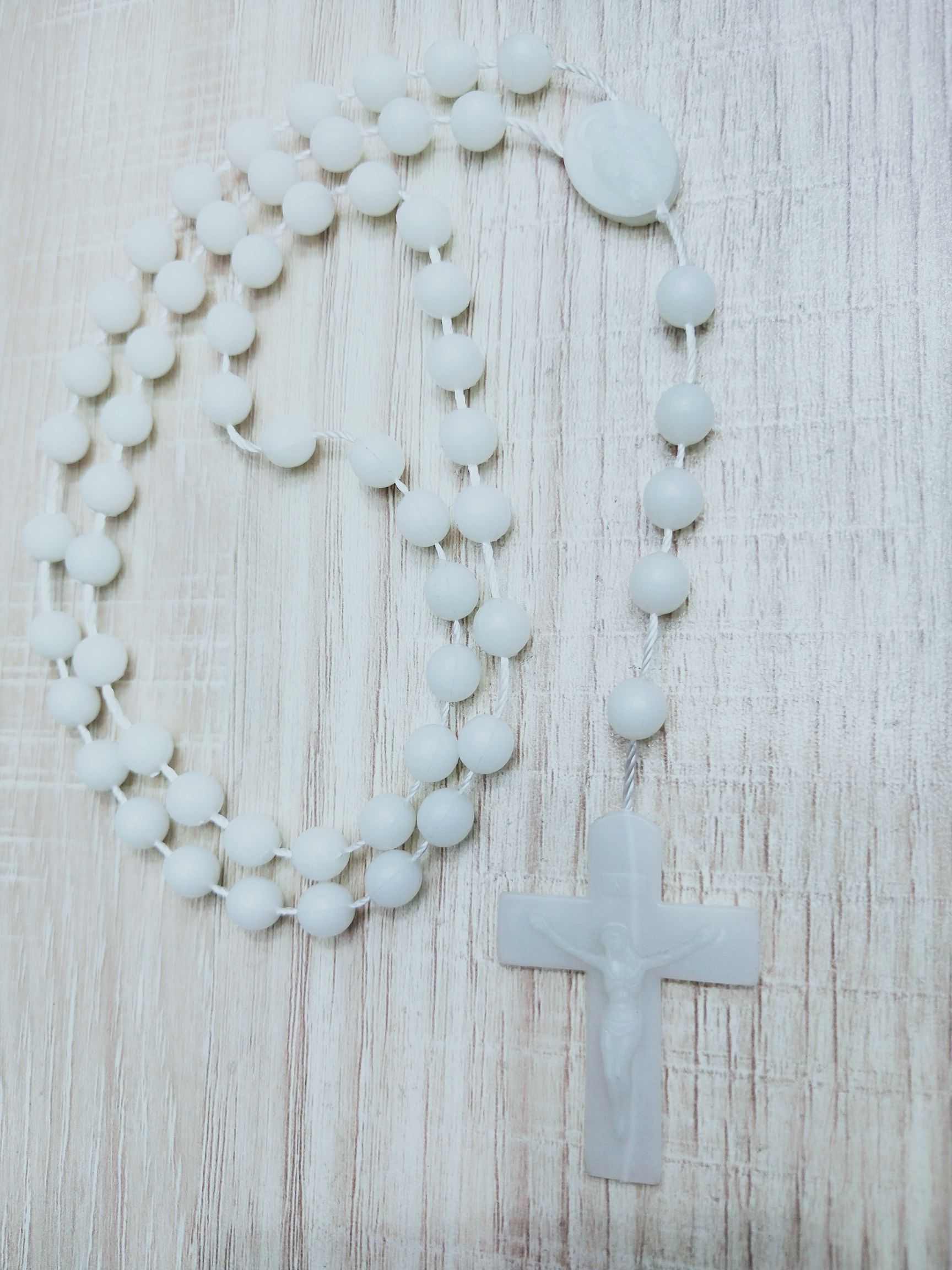 Religious products luminous thread bead cross necklace manufacturers direct style foreign trade products welcome customers to shop