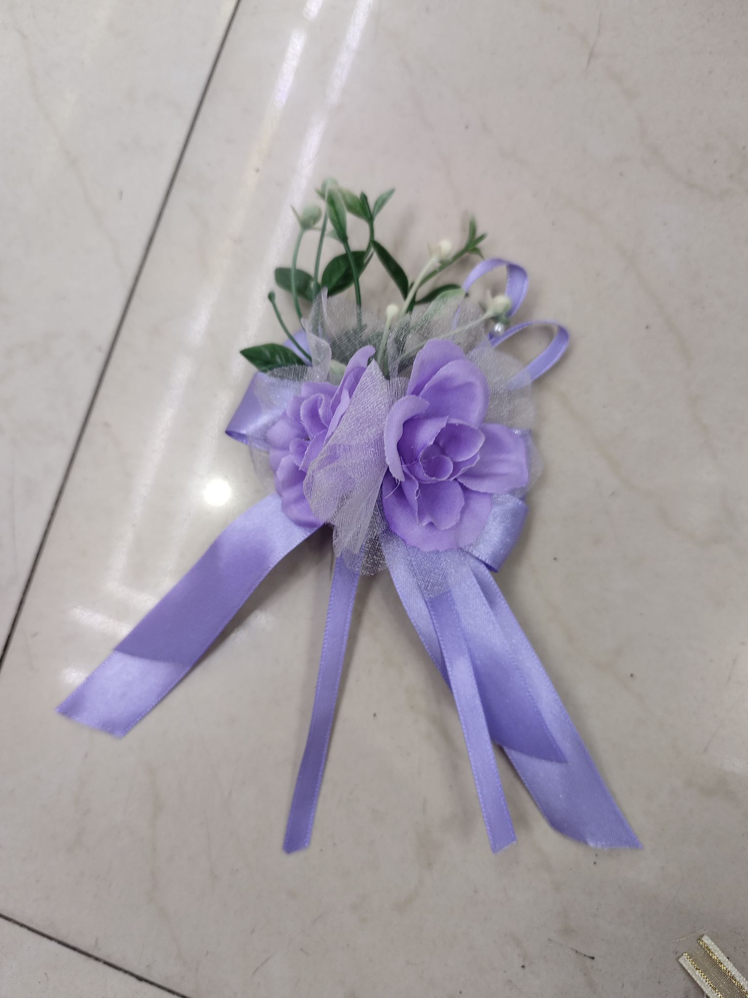 The bride and groom's corsages are fresh and forest-style European-style wedding. The best man and bridesmaid's boutonnieres are artificial flowers. Wholesale wedding corsages are only love Item Picture