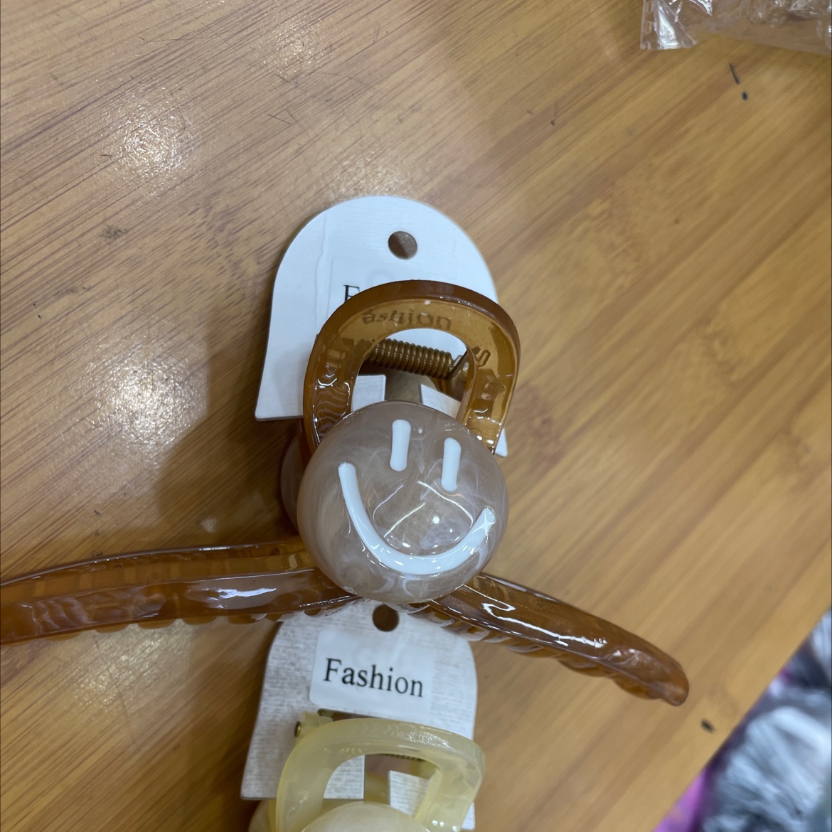 Large Clip Jelly-Colored Smiley Face 😃 Clip Application Scenario