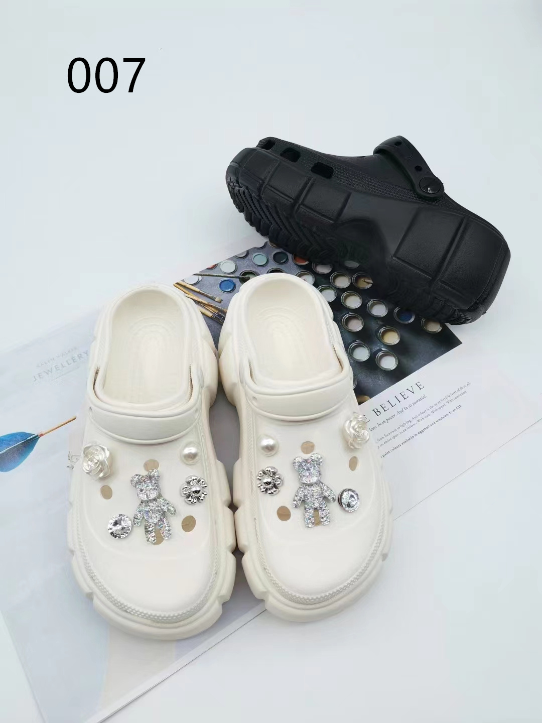 Crocs women 2022 new platform explosion summer Instagram fashion wear non-slip beach sandals two wear sandals