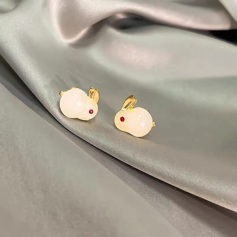 Cute vintage bunny earrings with silver needle allergy prevention ornament with Tinny jewelry Model 009