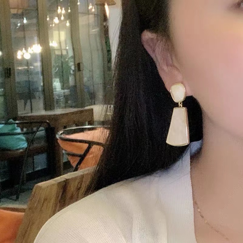 White Temperament Earrings Premium casual decorative color Ni jewelry model 018
