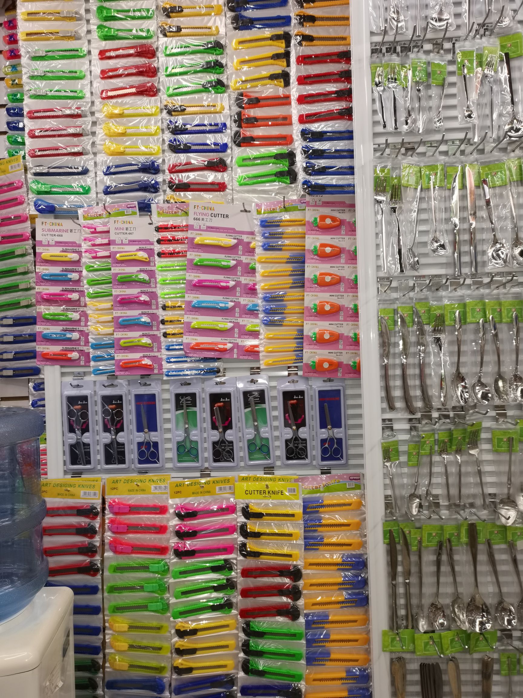 Scissors, scissors, scissors, office and educational knives, scissors and tools, small knives, letter openers, utility knives, uncutting knives, paper knives details Picture