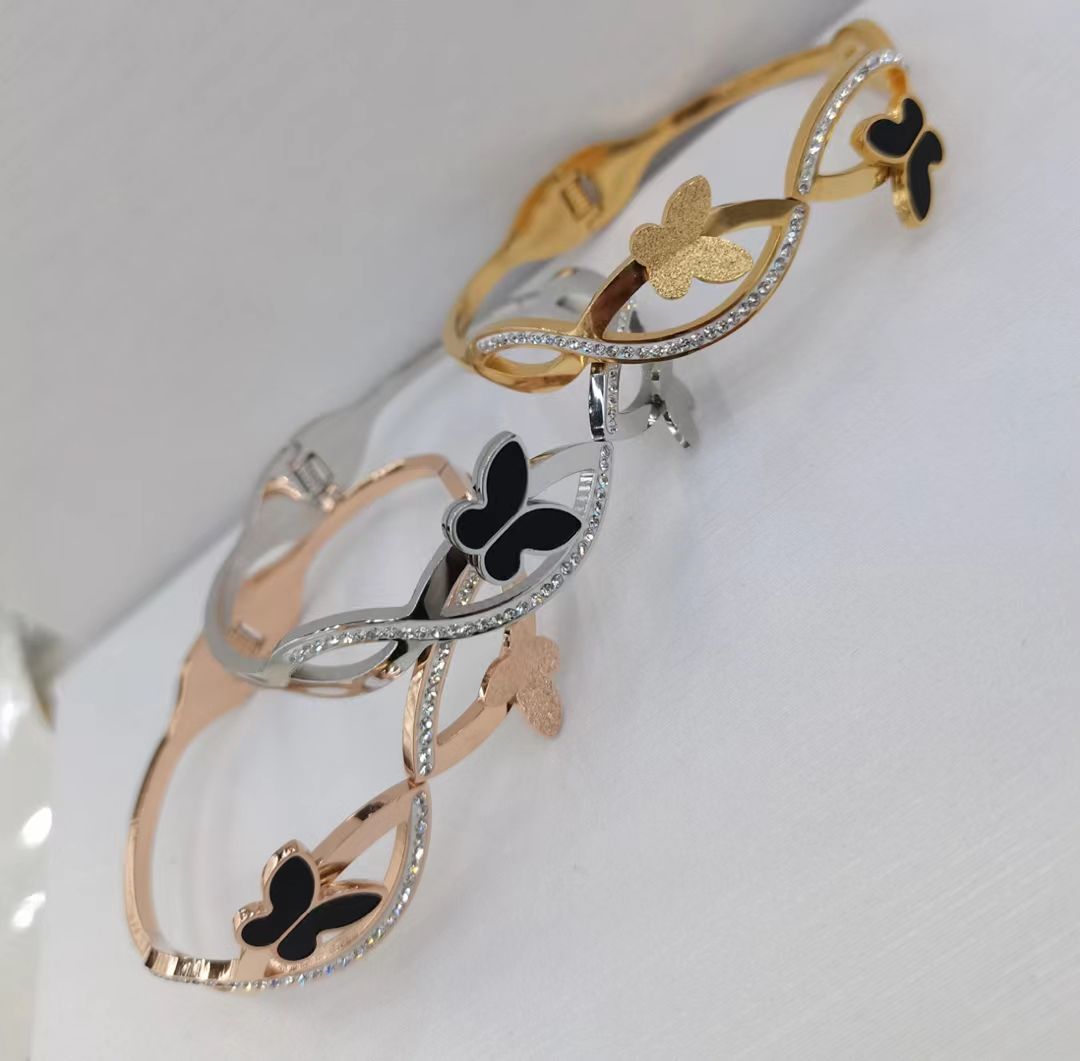 Su Ruirui's popular LOVE bracelet is a flat titanium steel bracelet that doesn't fade and is light luxury and exquisite. It's a new 24INS gift bracelet for best friends Item Picture