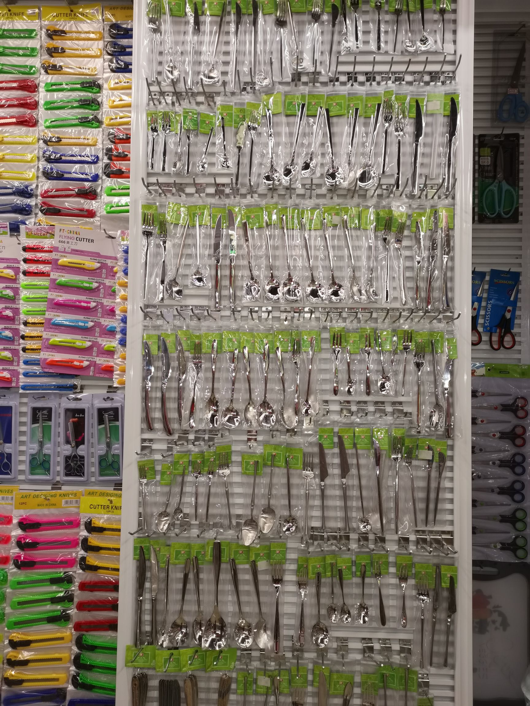 Scissors, scissors, scissors, office and educational knives, scissors and tools, small knives, letter openers, utility knives, uncutting knives, paper knives Application Scenario