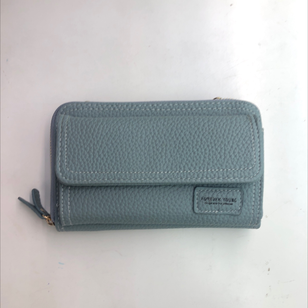 Simple Retro Phone Bag With Lychee Pattern Application Scenario