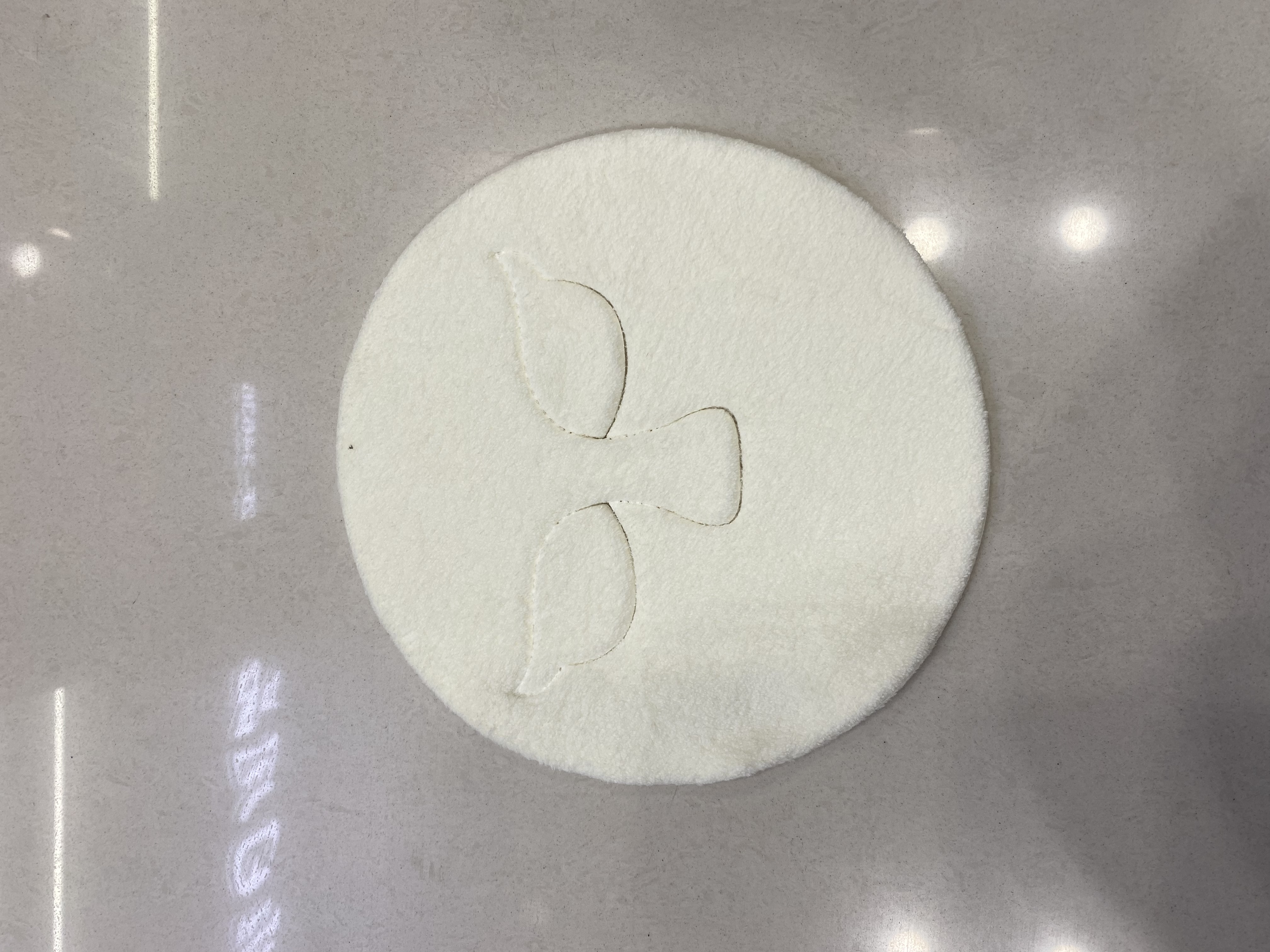Three-hole cordless face pack