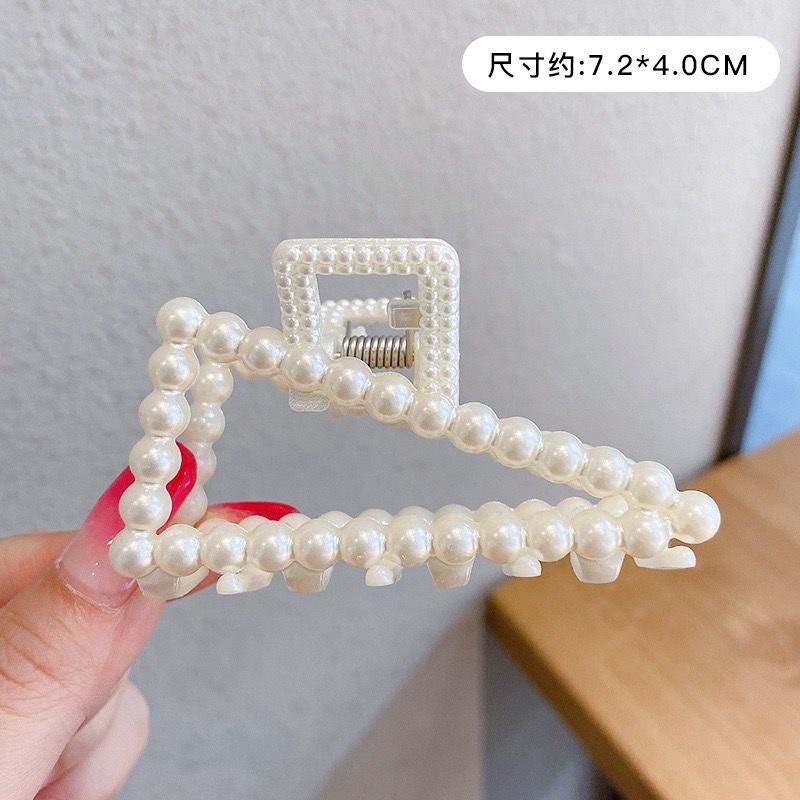 Yiwu international small commodities good again to jewelry 3569 booth headwear wholesale large back head hair pearl grab clip fashion rhinodiamond shark clip thumbnail