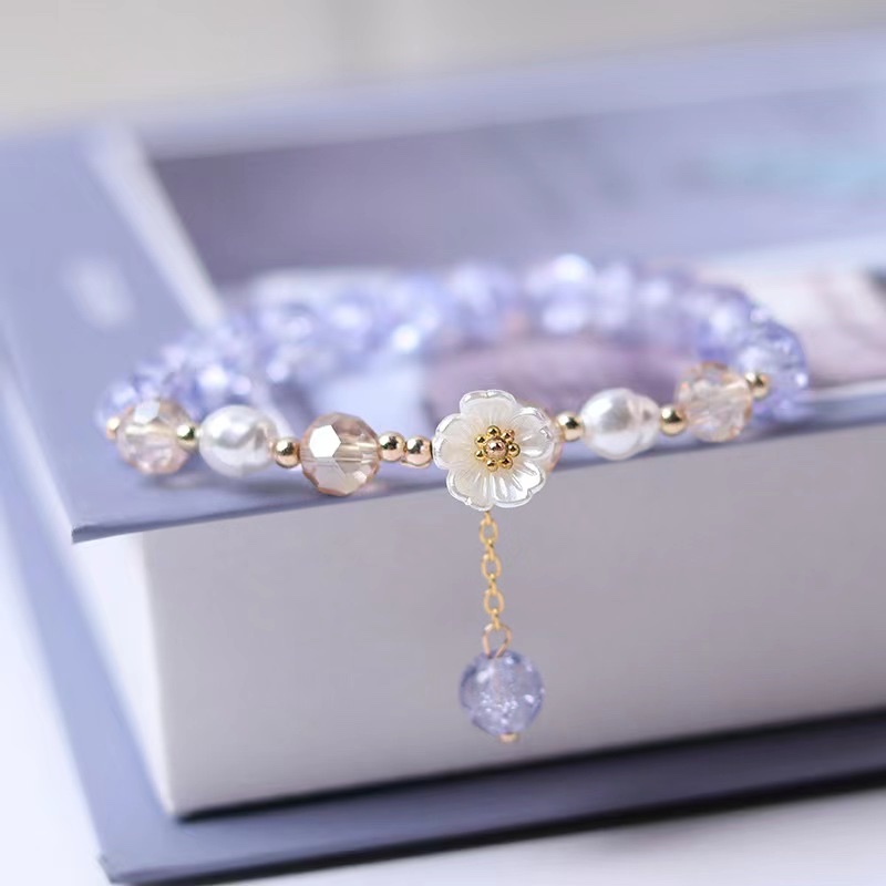 Pearl Flower Crystal Bracelet White Fashion Trend Casual Generous Hongtao Jewelry -012 Application Scenario