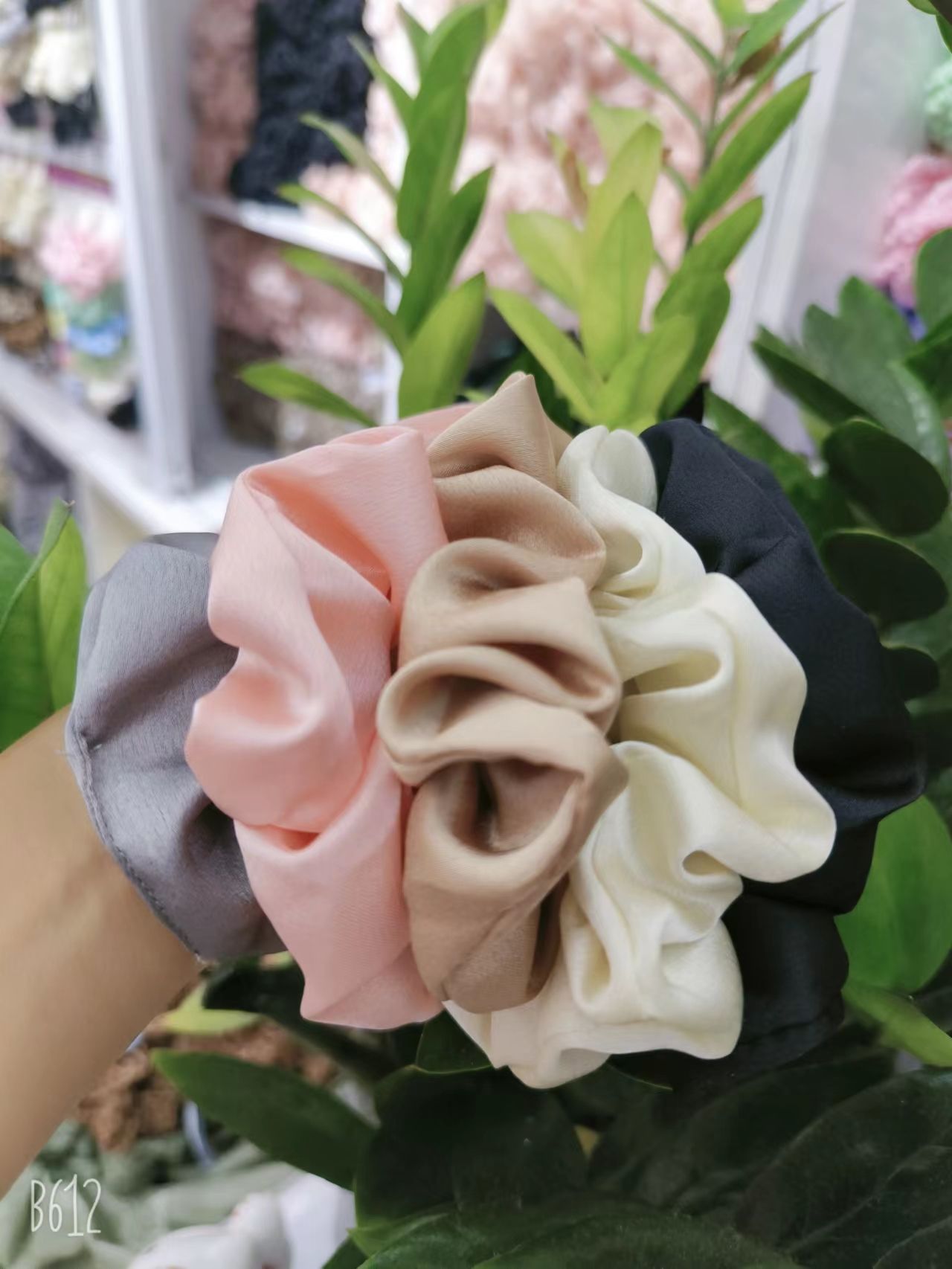 Small Intestine 30 Large Intestine Scrunchie Head Rope Fat Intestine Christmas Head Leather Band Hair Accessories Wholesale Cross-Border Hot Sale 60 Color Solid Color Bright Color Ding Pig Large Intestine Scrunchie Elastic Scrunchie Manufacturers Direct Supply details Picture