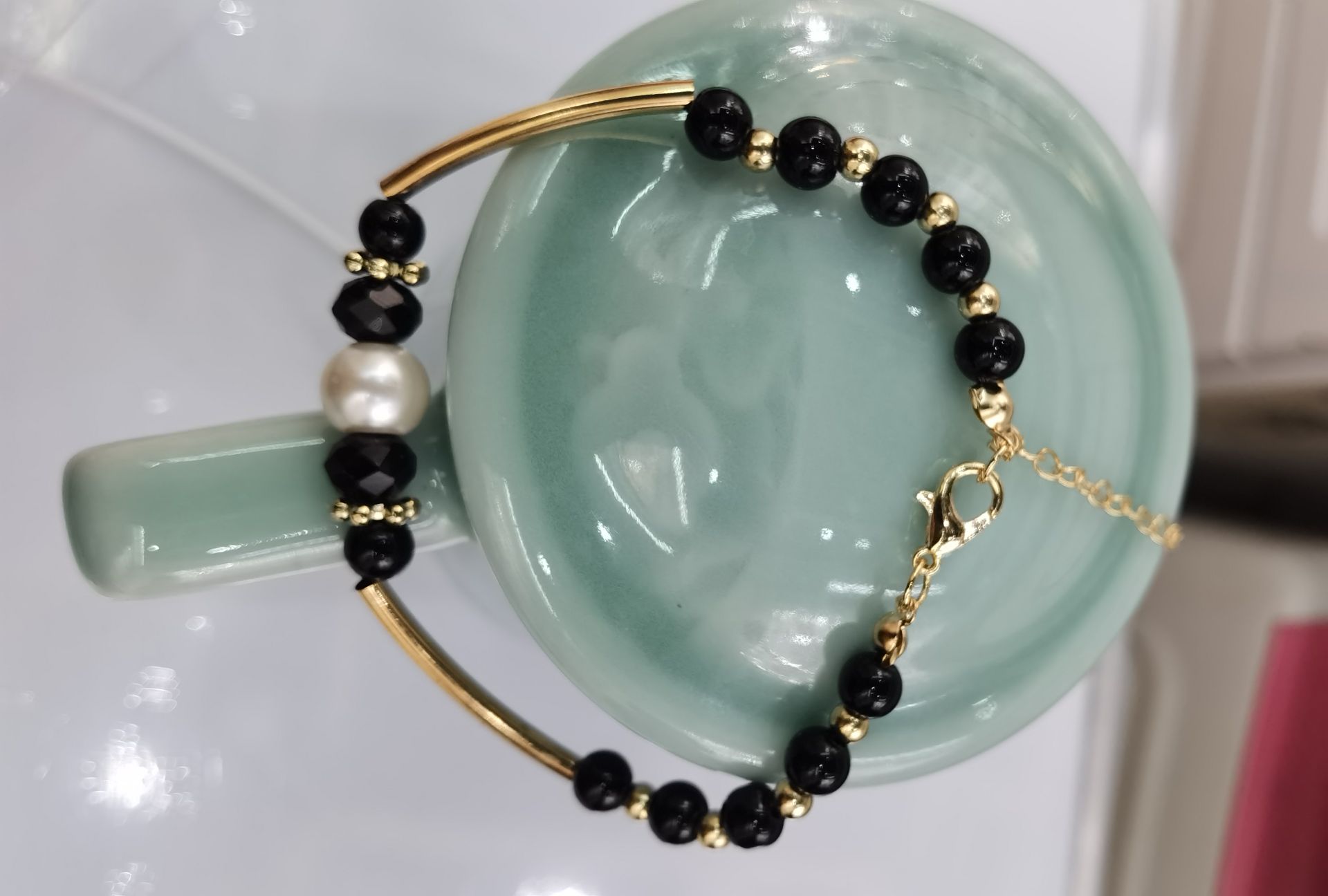 彩色玻璃圆圈字母手链女ins小众设计女生高级感送女朋友生日礼物jx055聚新饰品