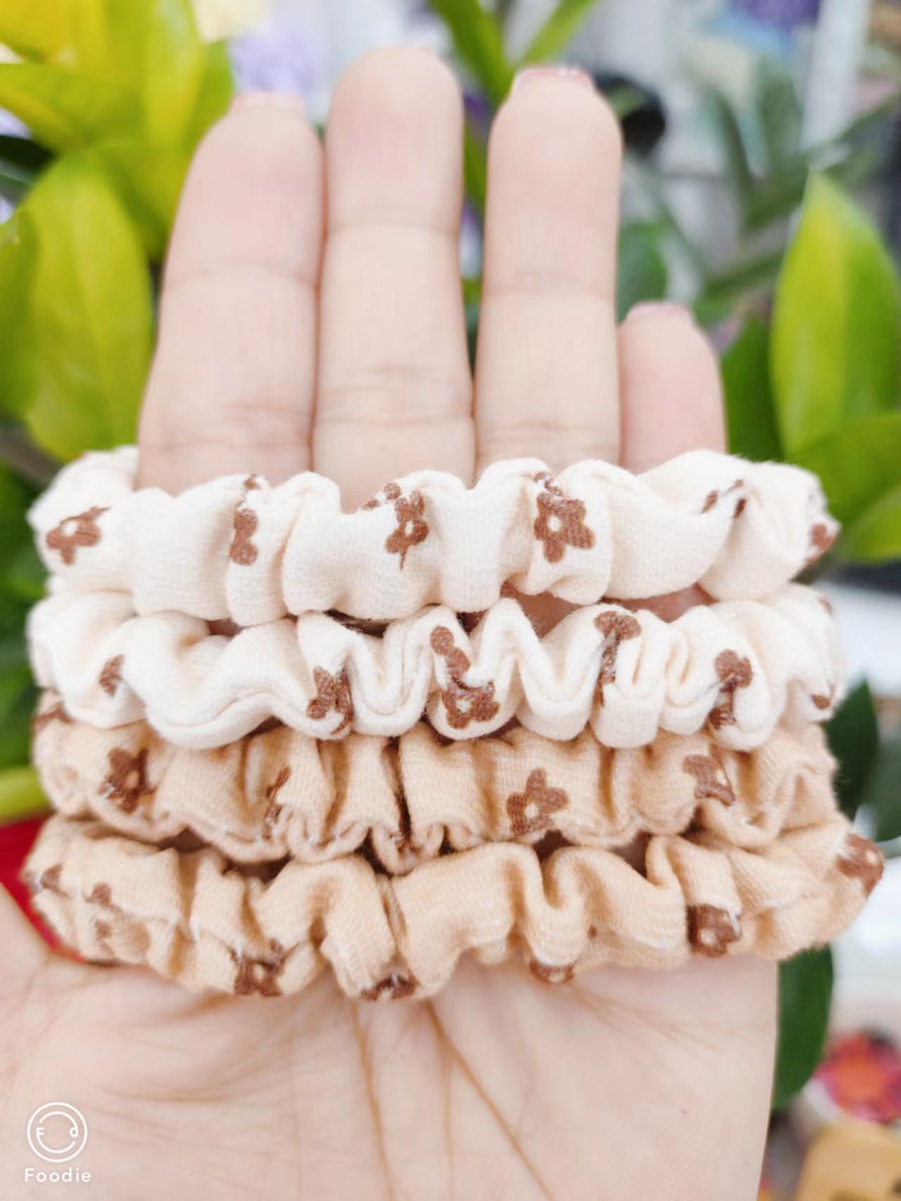 Pearl rings are selling well across borders. 60-color solid color, bright color, Ding pig large intestine rings, hair rings, elastic hair rings are directly supplied by the manufacturer details Picture