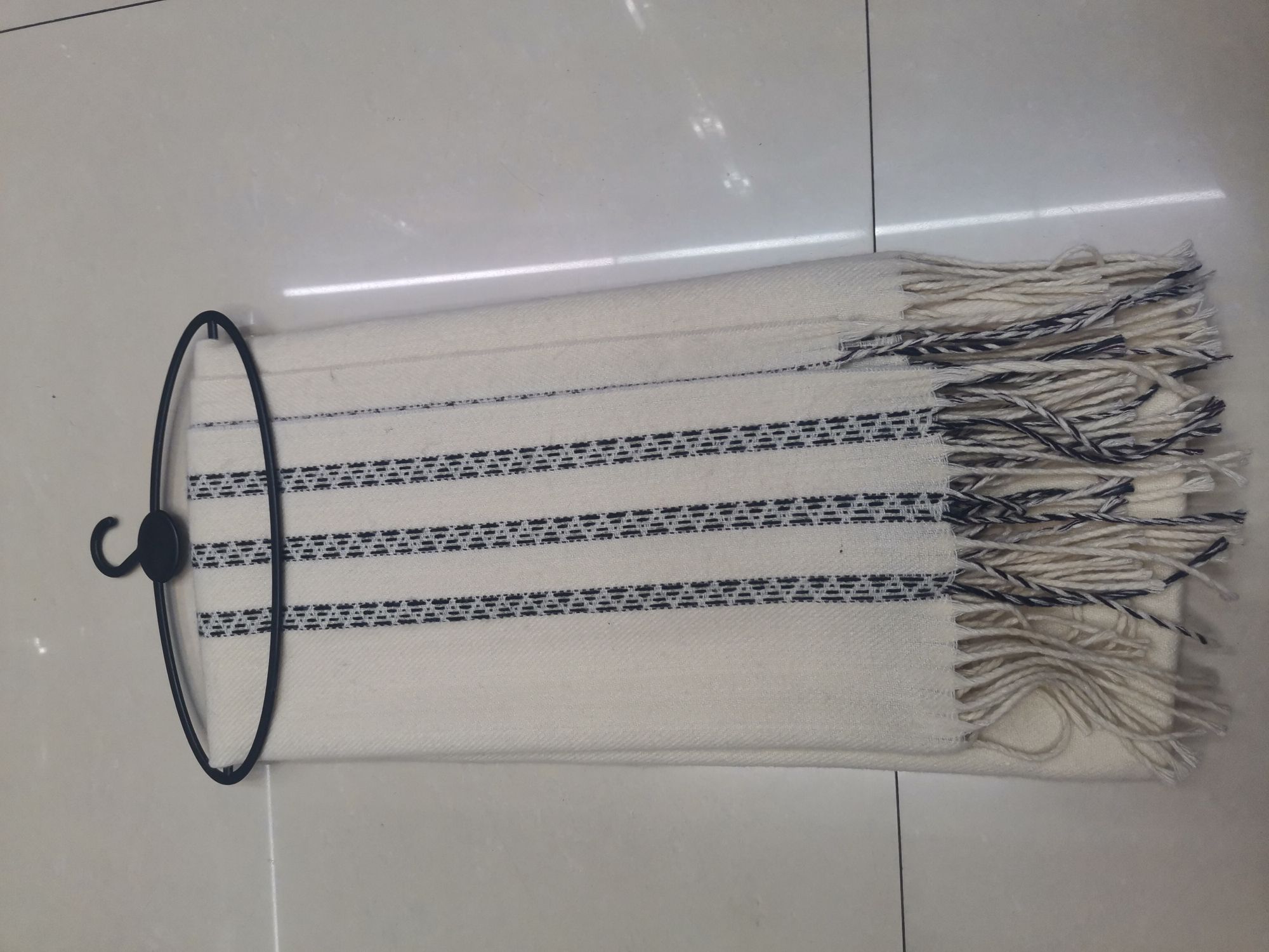 White Wipes With Vertical Stripes On Both Sides