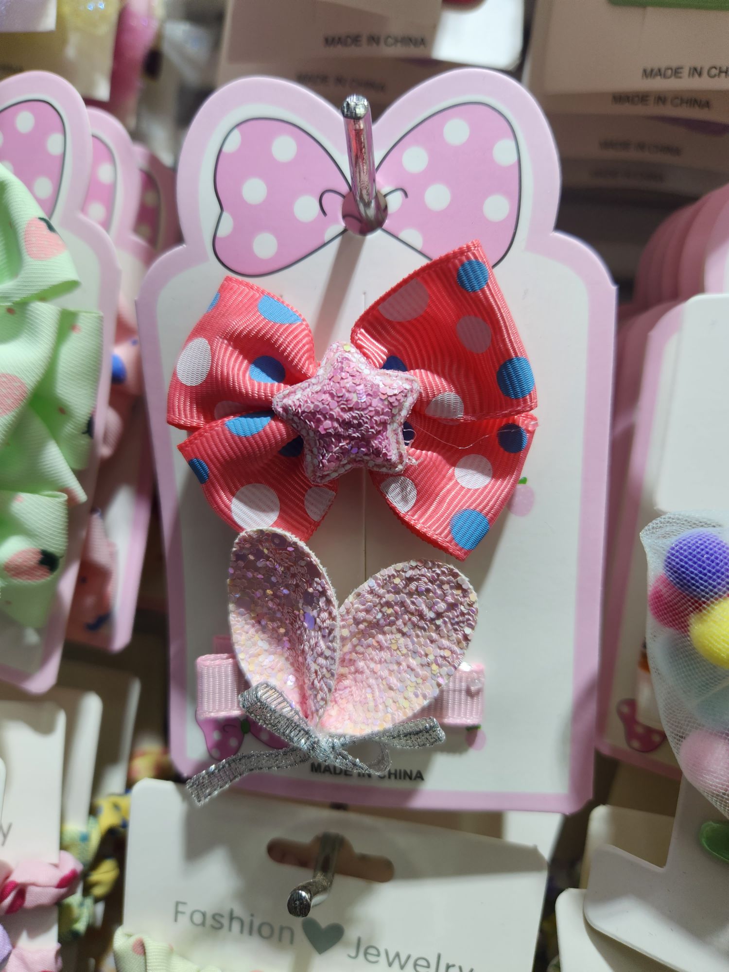 Children's headwear has novel style and excellent material selection, which are welcomed by new and old customers