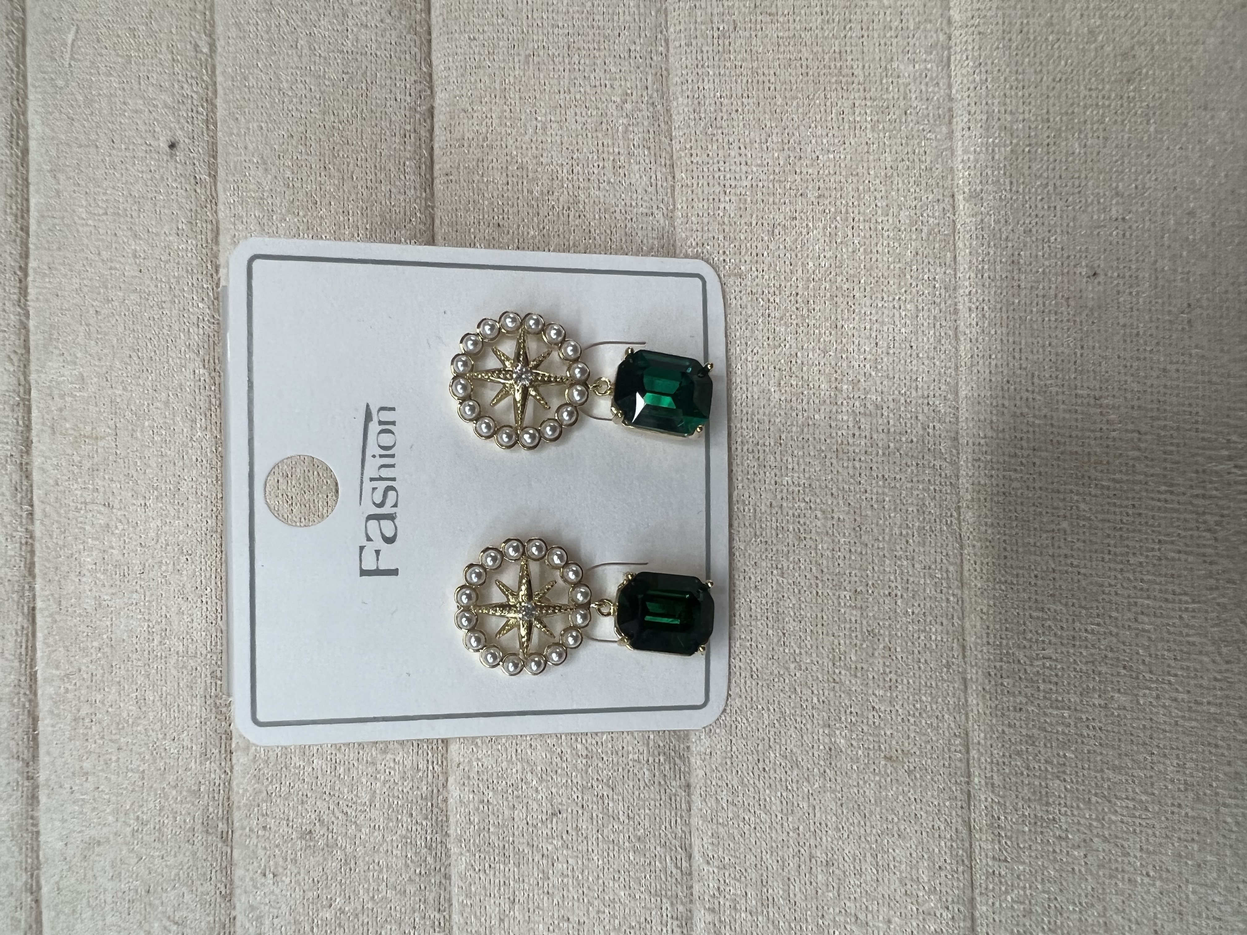 Metallic water borehole green glass round star-awn earrings Exquisite small dazzle jewelry 068