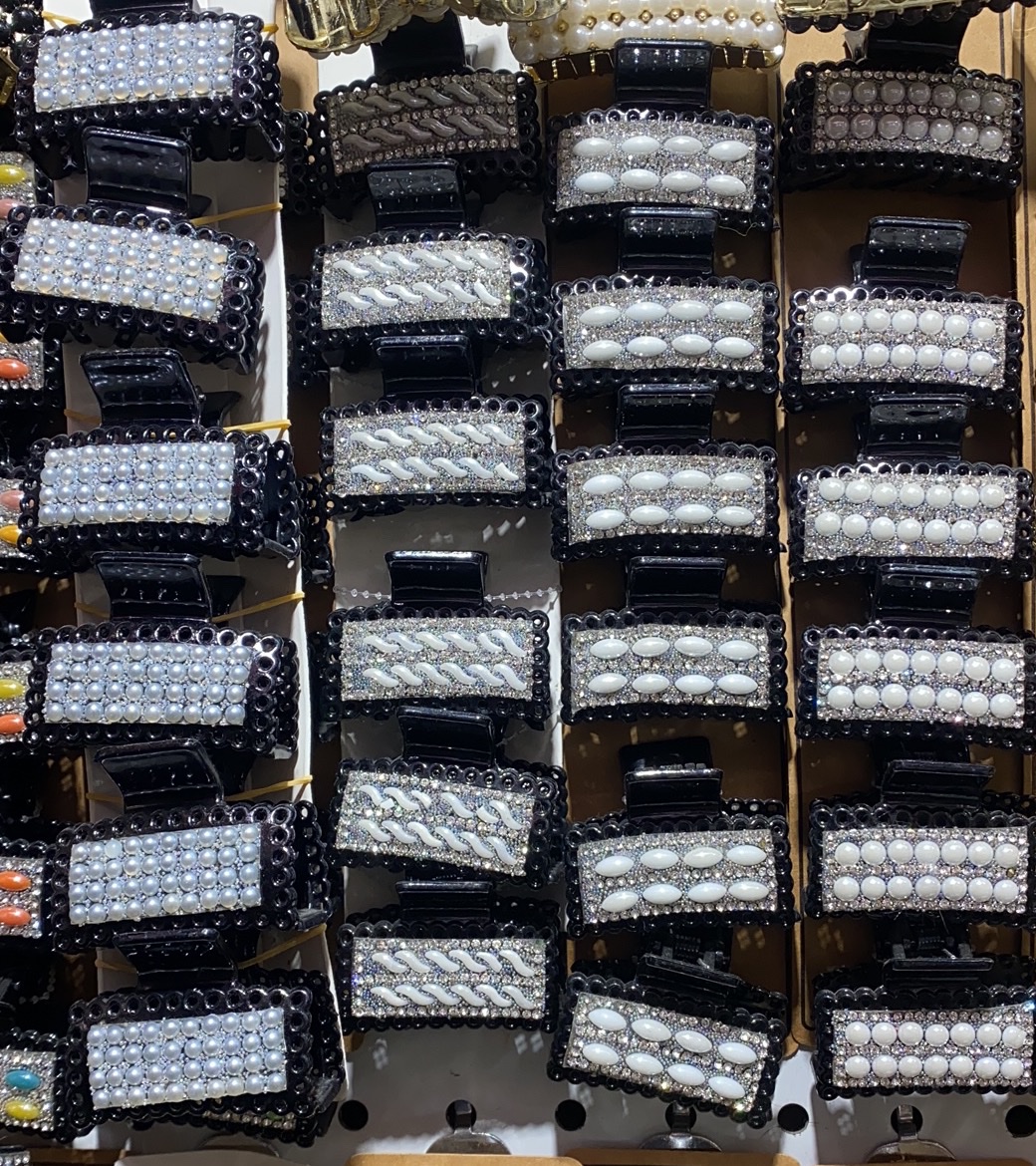 Yiwu International Trade City good again to jewelry 3569 booth headband clip wholesale foreign trade explosive manufacturers direct wholesale bright black claw clip gold-plated claw clip quality assurance quantity is excellent thumbnail