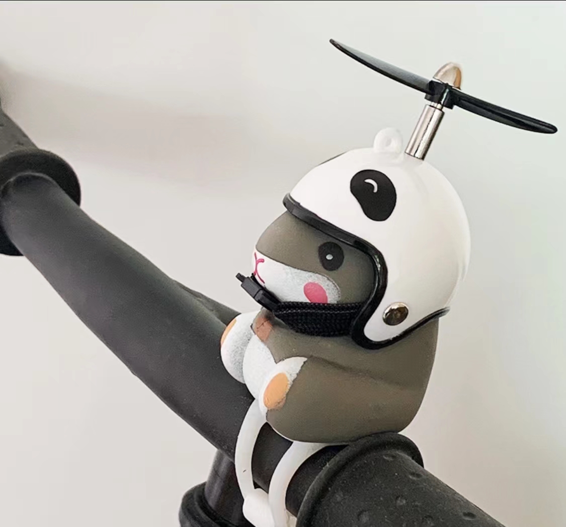 网红仓鼠车载摩托车电动车摆件黄鸭装饰品头盔竹蜻蜓破风鸭公仔 详情5