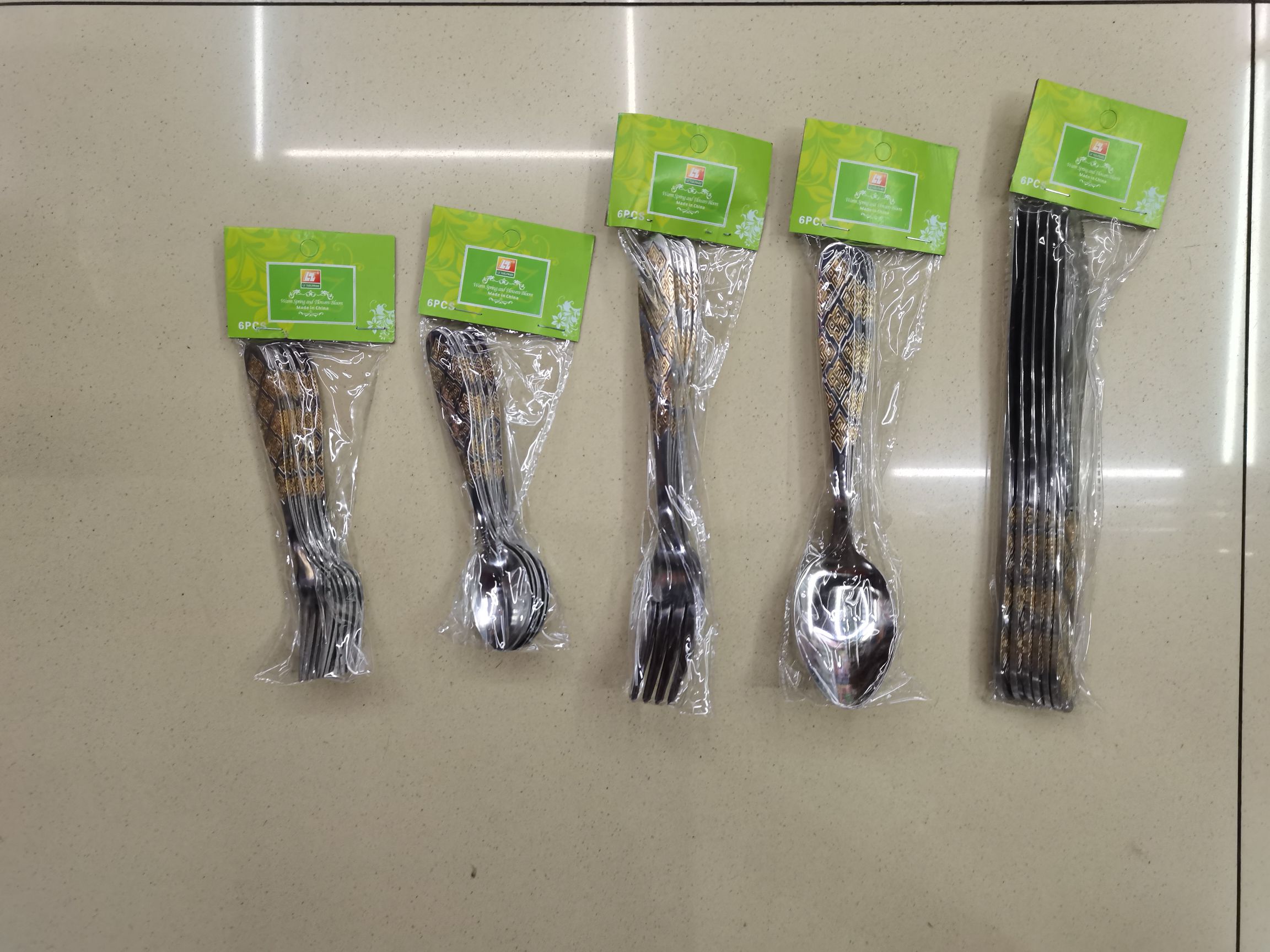 Daily necessities tableware, Western knives, forks, spoons, steak knives, gold-plated side knives, gold-plated side spoons, stainless steel spoons, round spoons, pointed spoons Specification drawing