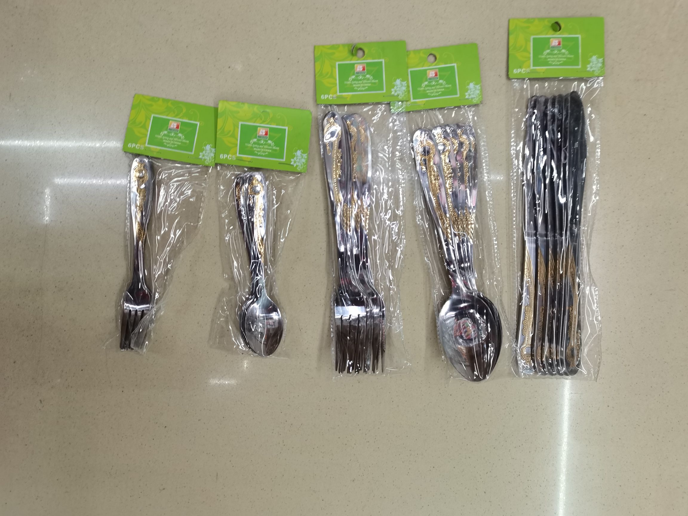 Daily necessities tableware, Western knives, forks, spoons, steak knives, gold-plated side knives, gold-plated side spoons, stainless steel spoons, round spoons, pointed spoons details Picture