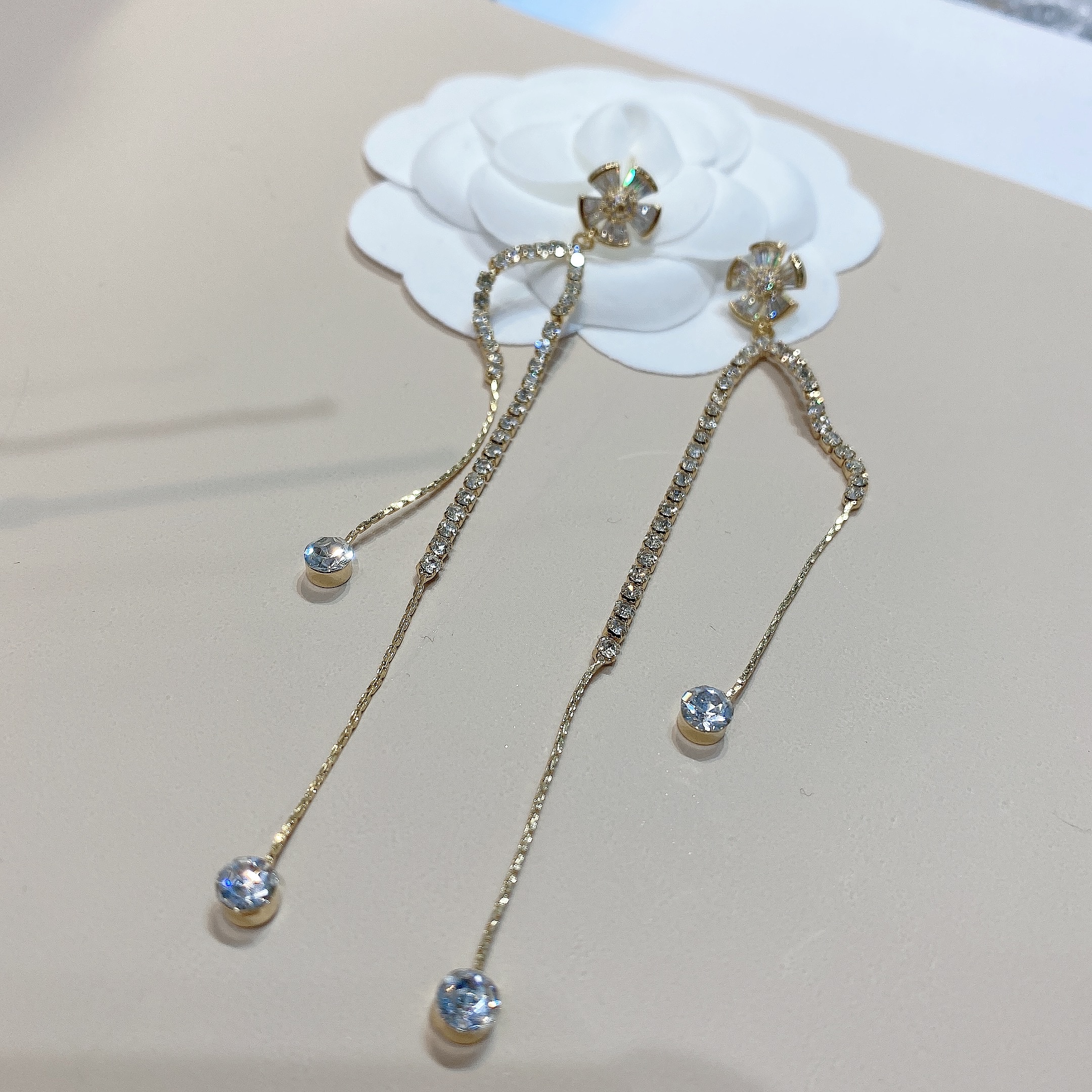 2022 New South Korean Temperament Female Long Zircon Inlaid Flower Fringe Advanced Sense Earrings Drop Earrings details Picture