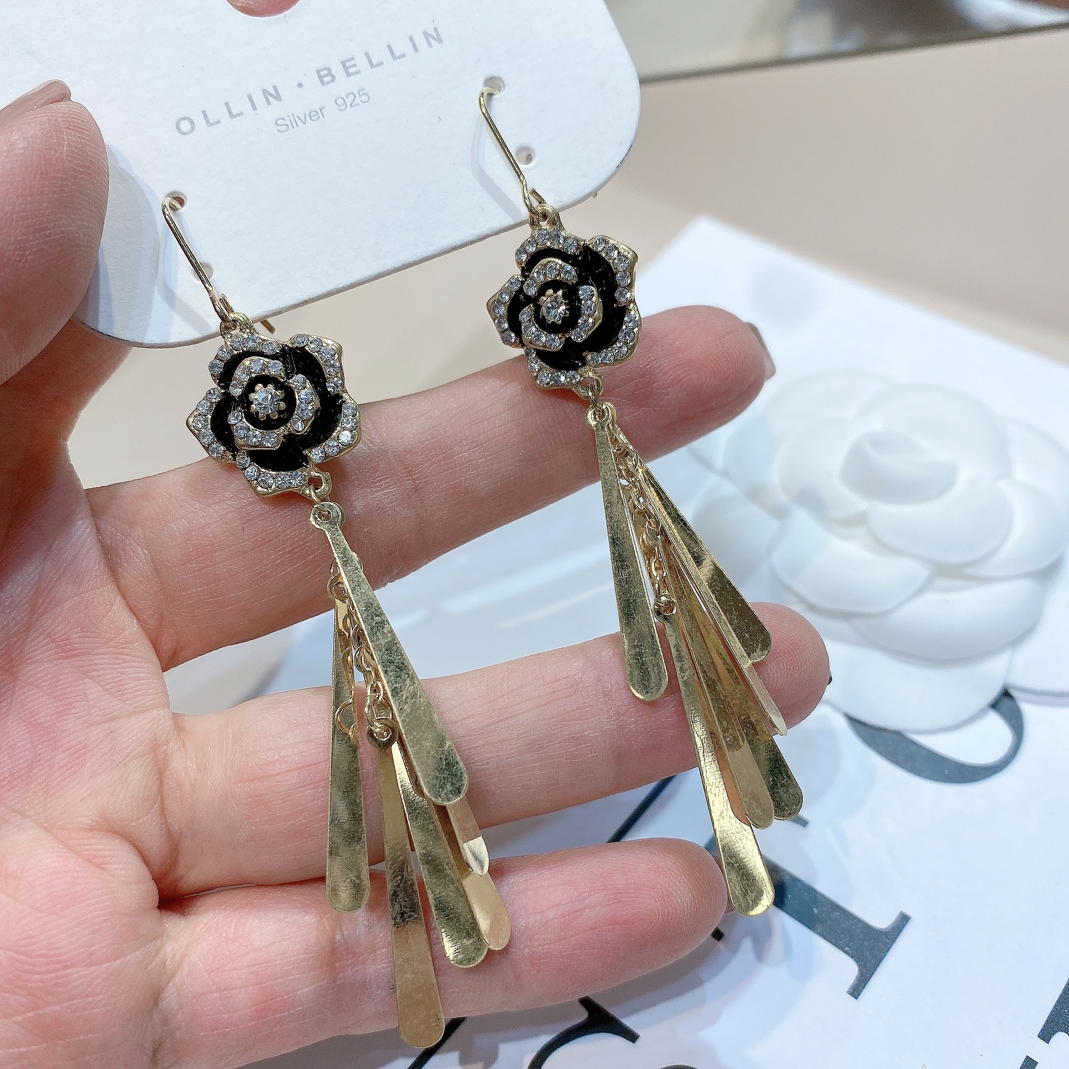 2022 New South Korean Women's Long Zircon Inlaid Flower Tassel Senior Sense Earrings Earrings Earrings Line Europe Item Picture