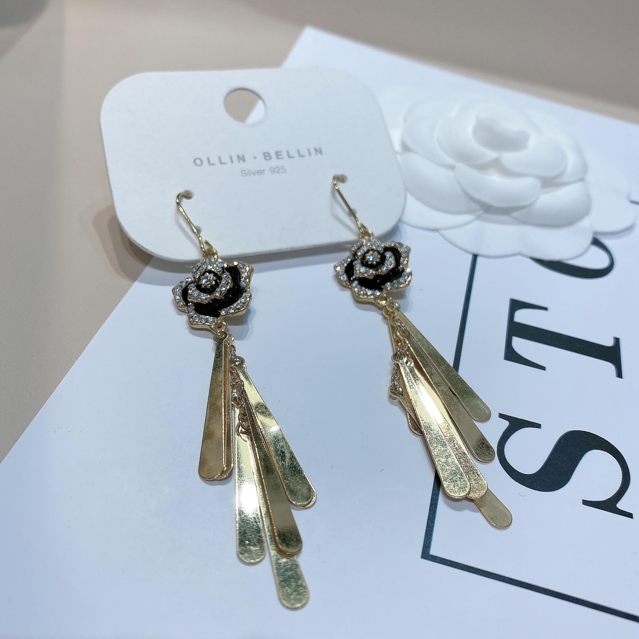 2022 New South Korean Women's Long Zircon Inlaid Flower Tassel Senior Sense Earrings Earrings Earrings Line Europe Application Scenario