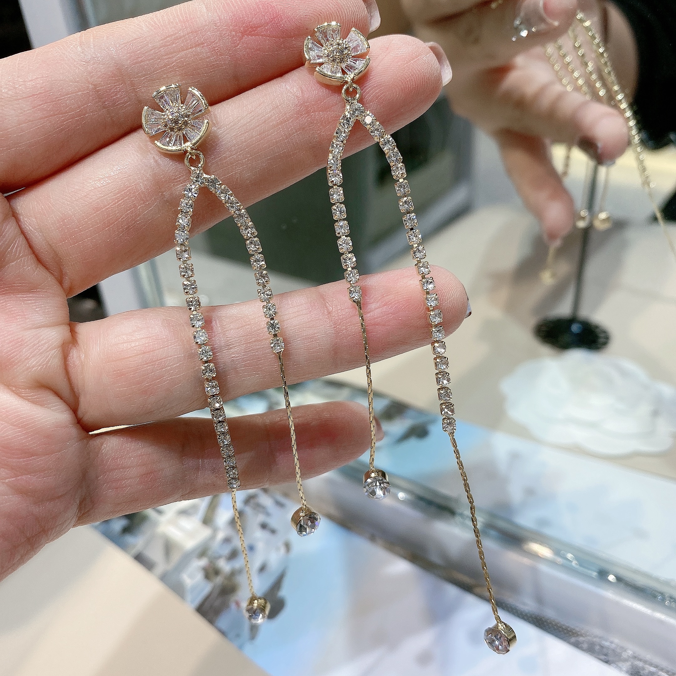 2022 New South Korean Temperament Female Long Zircon Inlaid Flower Fringe Advanced Sense Earrings Drop Earrings