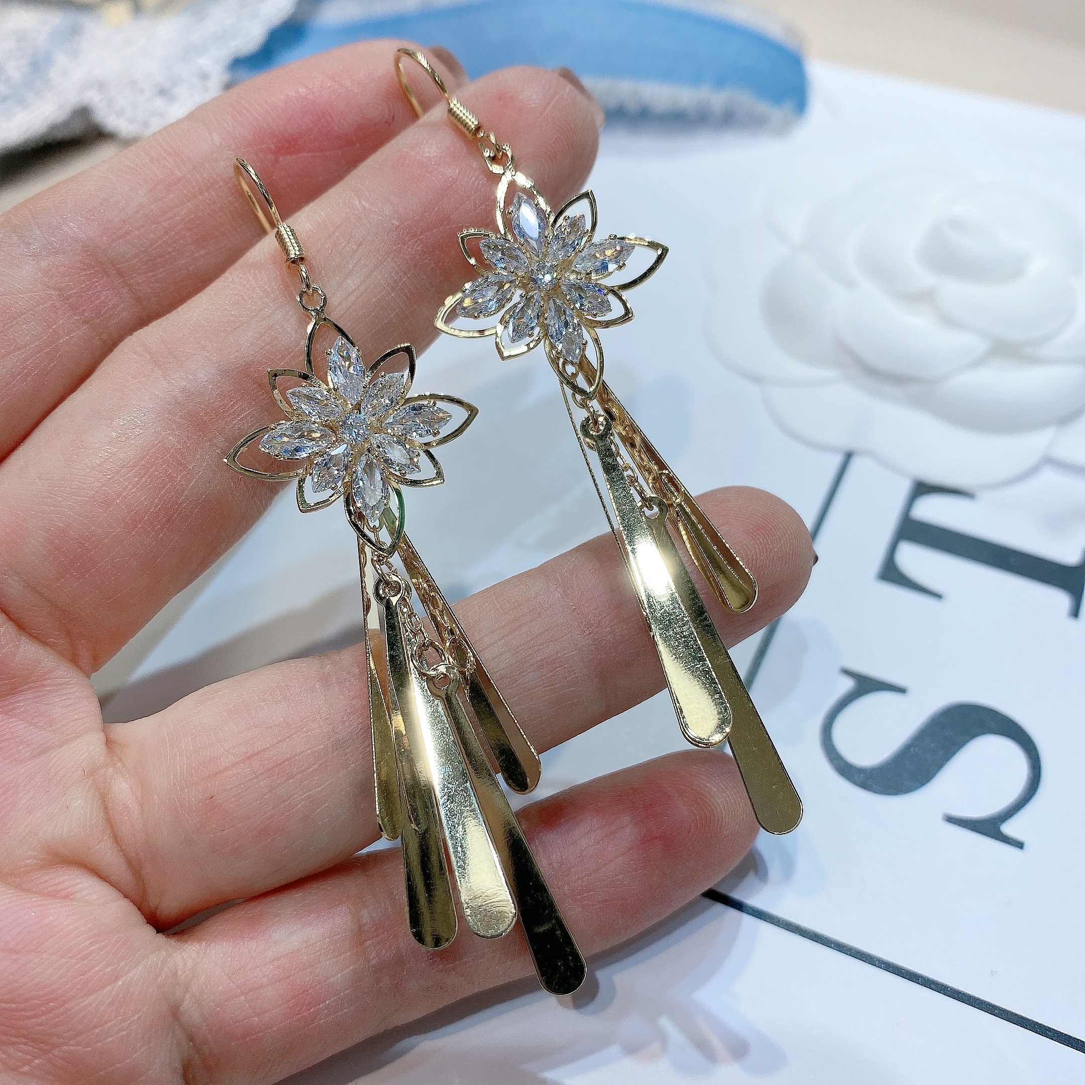 2022 New South Korean Temperament Female Long Zircon Inlaid Flowers Tassel Senior Earrings Earrings Earrings Line Europe Item Picture