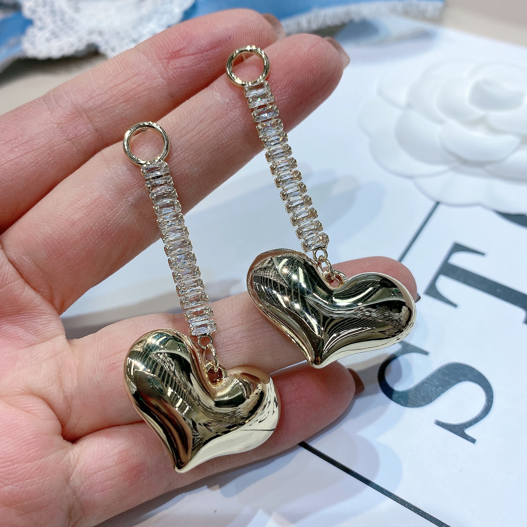 2022 New South Korean Temperament Female Long Zircon Inlaid With Love Fringe Advanced Sense Earrings Drop Earrings Application Scenario