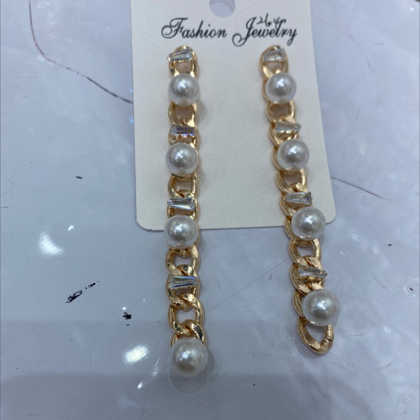 Louis: OuDI 2022 fashion accessories, personality fashion trend new earrings, 0220037 new products