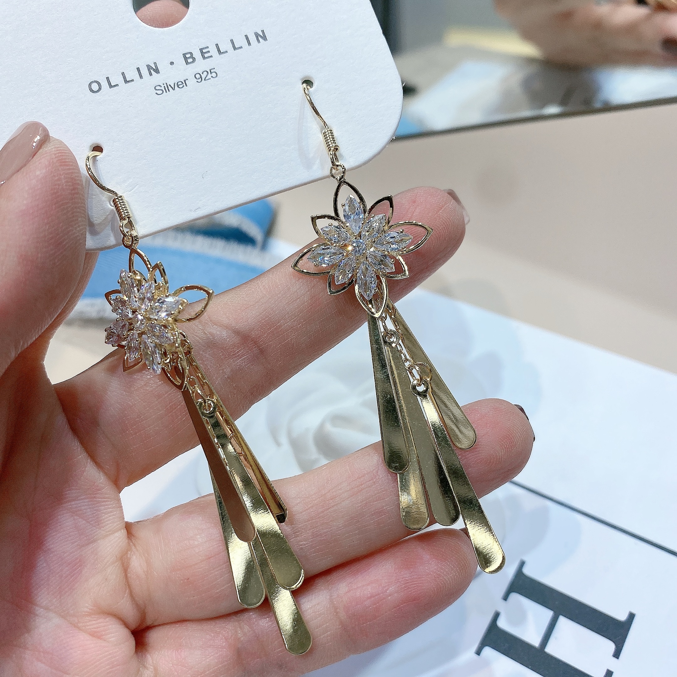 2022 New South Korean Temperament Female Long Zircon Inlaid Flowers Tassel Senior Earrings Earrings Earrings Line Europe details Picture