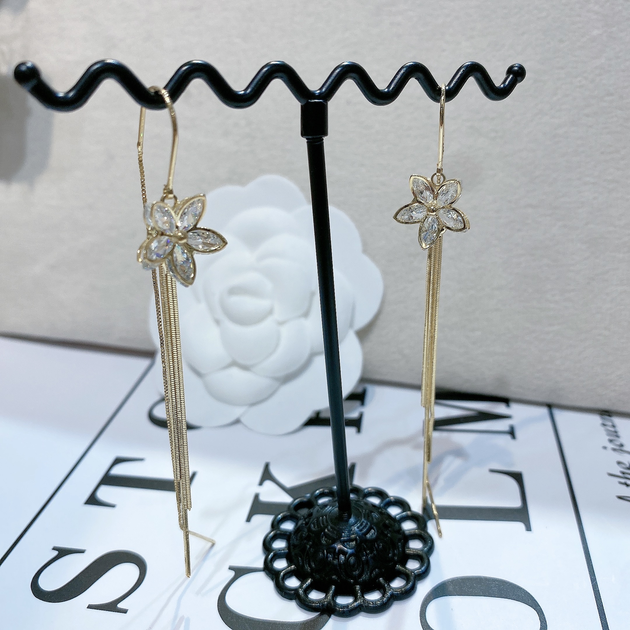 Korean Fashion Japanese Light Luxury Niche Design Advanced Exquisite Long Fringe details Picture
