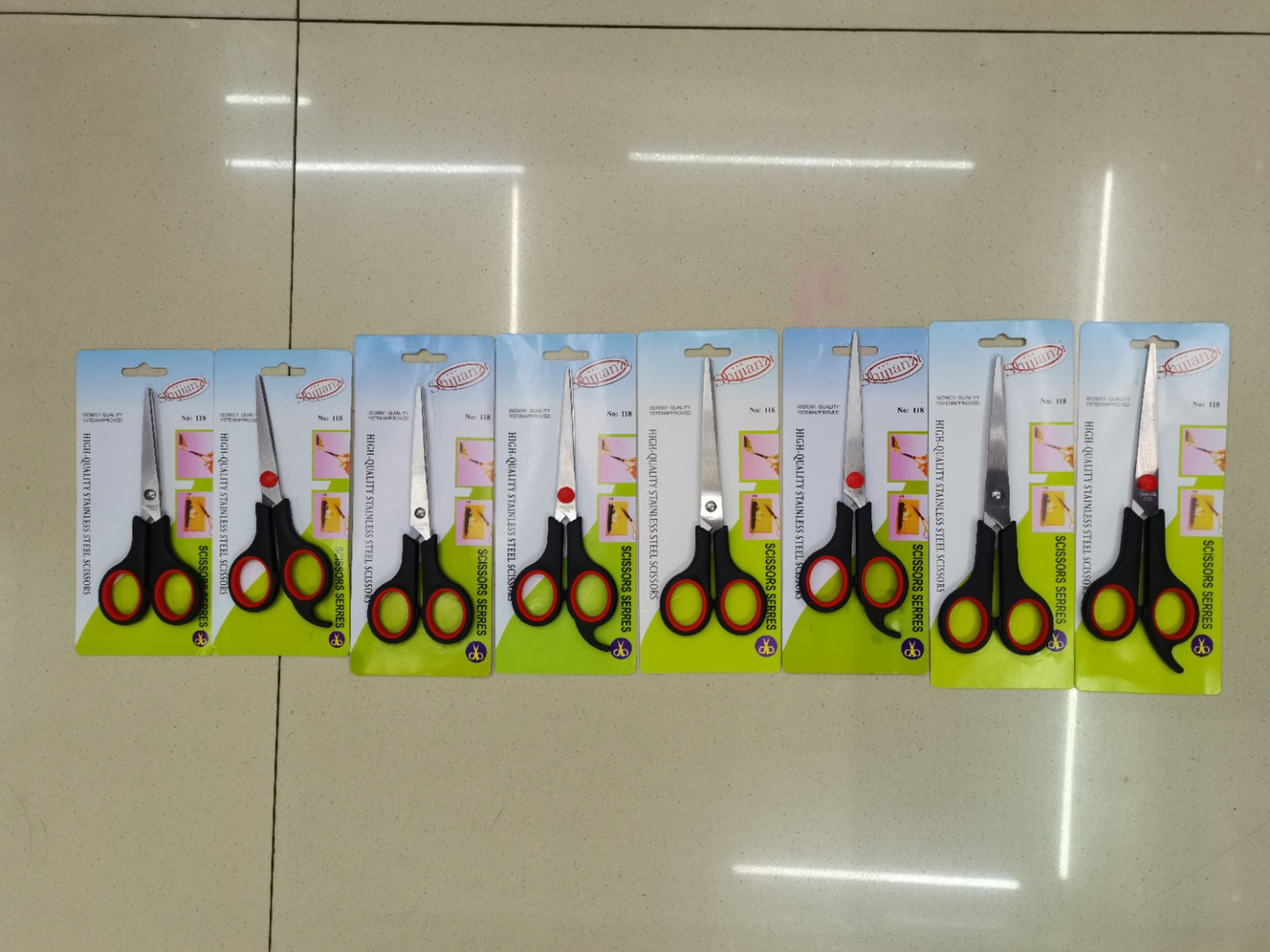 Department store hardware tools, knives, scissors, scissors, utility knives, office and educational scissors, student scissors, stationery scissors, black-handled red-circled scissors, knives, scissors full figure