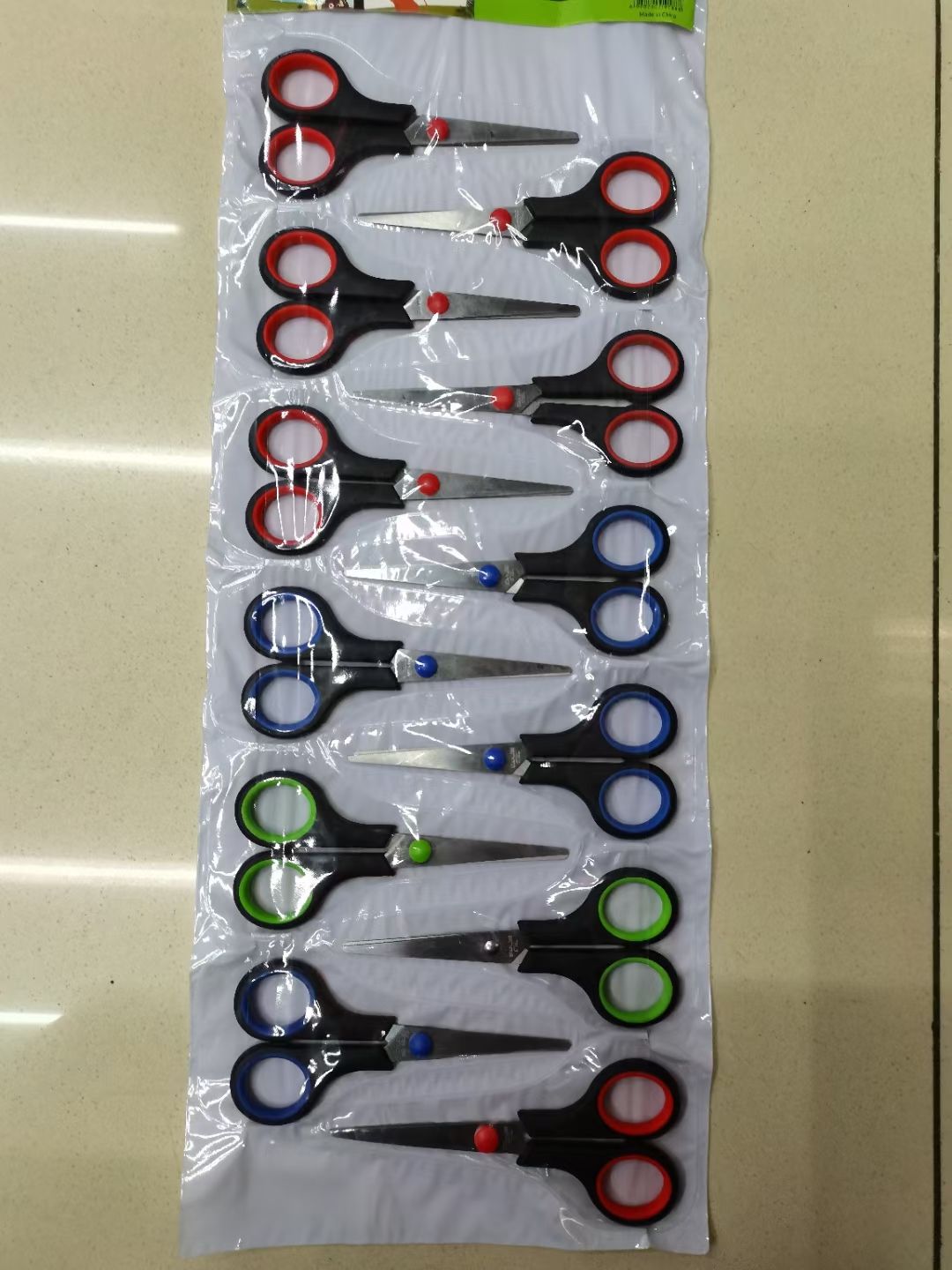 Department store hardware tools, knives, scissors, scissors, utility knives, office and educational scissors, student scissors, stationery scissors, black-handled red-circled scissors, knives, scissors undefined