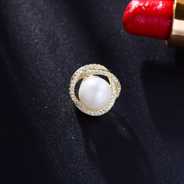 Korean style can love small round brooch creative personality simple pin cute fashion classic clothes women accessories