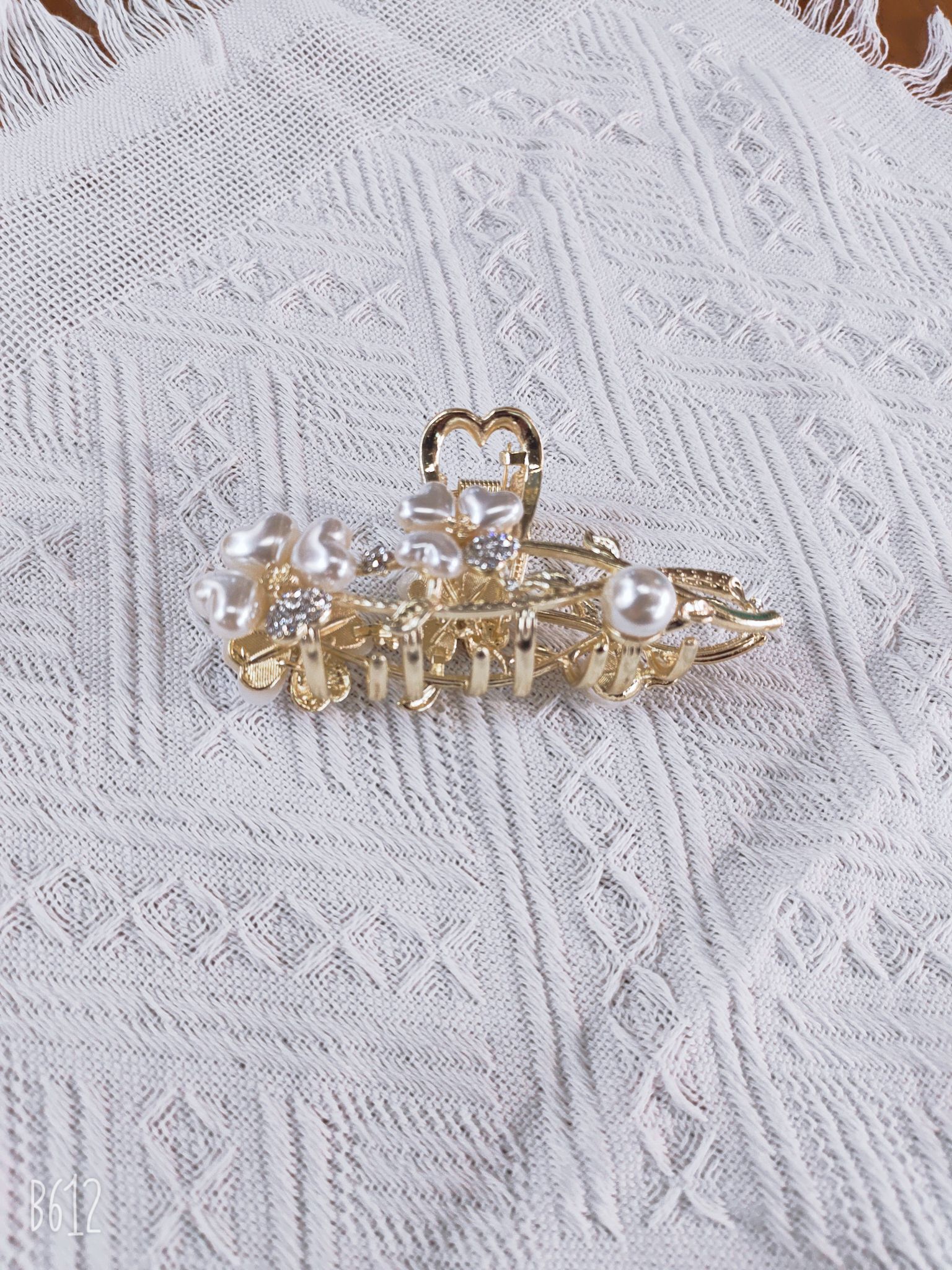 Air Korea Trend Fashion Lady Children Hollow Hairpin Oval Dark Red Application Scenario