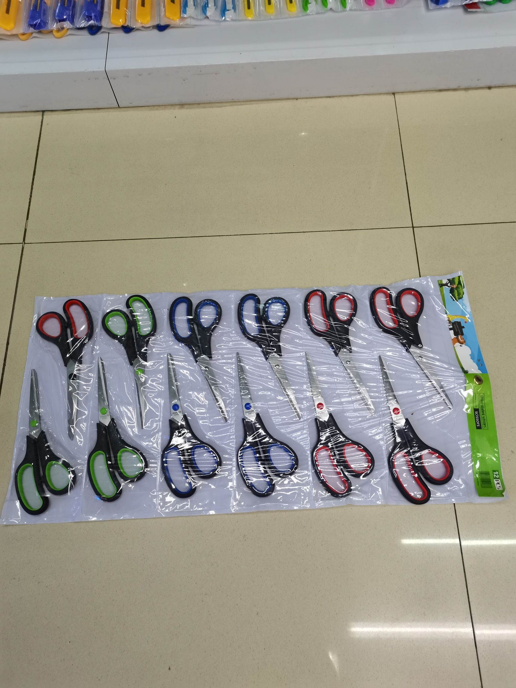 Hardware tools scissors, other scissors, office and educational scissors, office and cultural scissors, rubber and plastic scissors, two-color handle scissors, row scissors, student scissors Application Scenario
