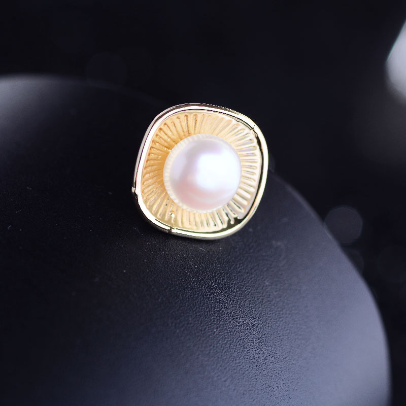 008 Korean version of fashion elegant lovely small gold bean pearl brooch creative personality fashion clothing, accessories simple everything matching geometric brooch personality style in stock thumbnail