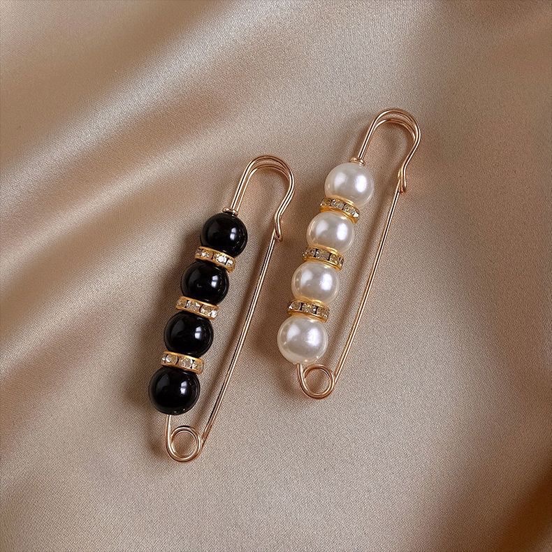 Waist Waistband Modifier Anti-Slip Buckle Waist Pin Securing Clothing Pearl Brooch Summer Neckline Accessory Application Scenario