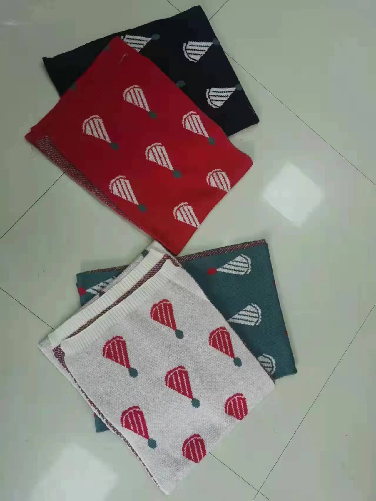 Christmas Scarf For Men Autumn And Winter All Korean Version Of Lattice Warm Simple Couple High-Grade Birthday Gift Necklaces Application Scenario