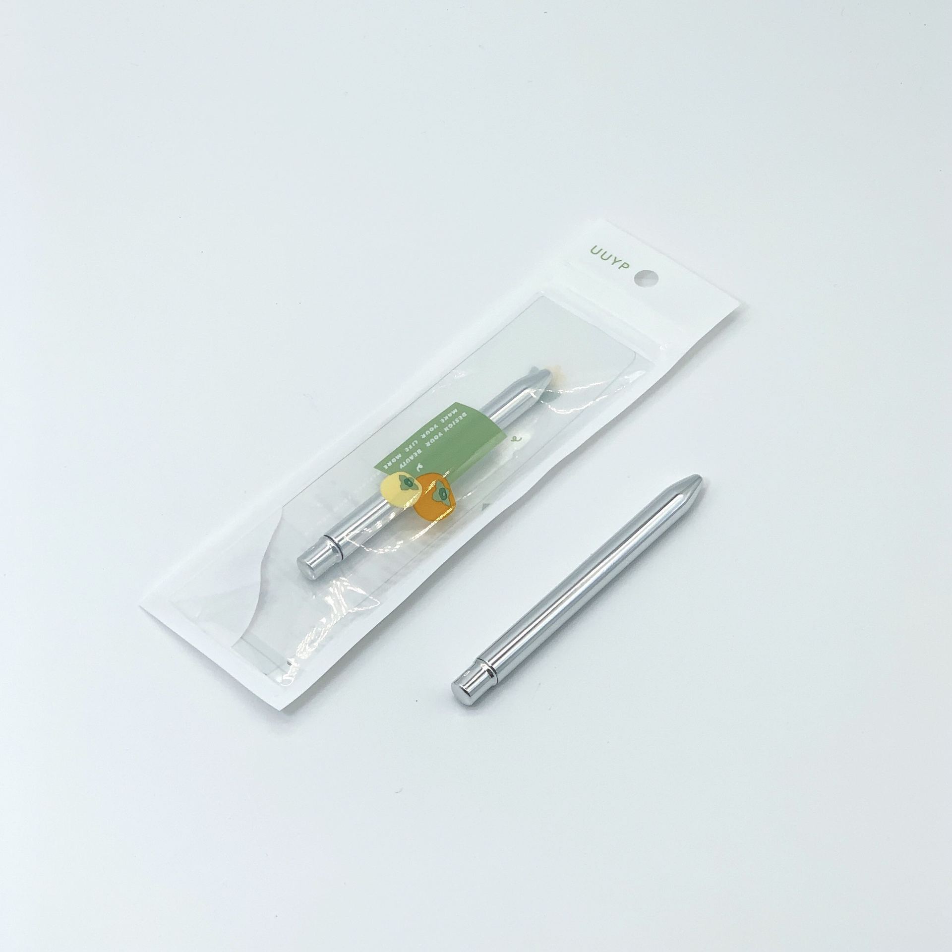 Weekend Garden Series portable retractable lip brush