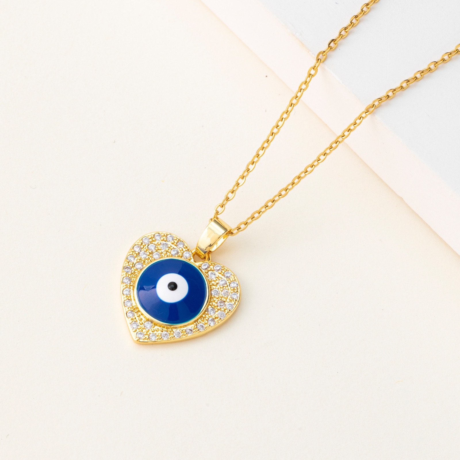 Cross-Border Devil Eyes Necklace Zircon Pendant Stainless Steel Collar Drops Oil Brass Plated Fashion Gold Collarbone Chain Application Scenario
