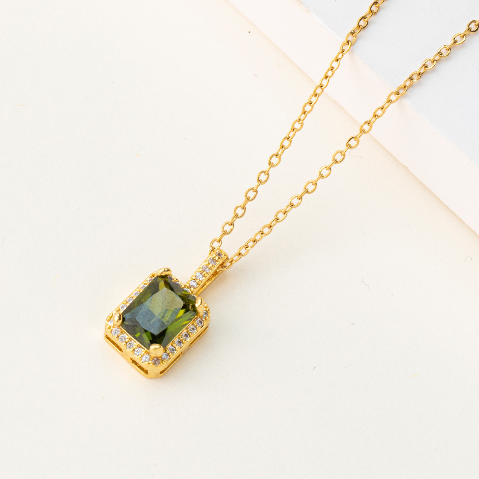 Aaa Zircon Inset Collar Pendant Necklace Fashion European And American Quality Collarbone Chain Cross-Border Source Manufacturers Application Scenario