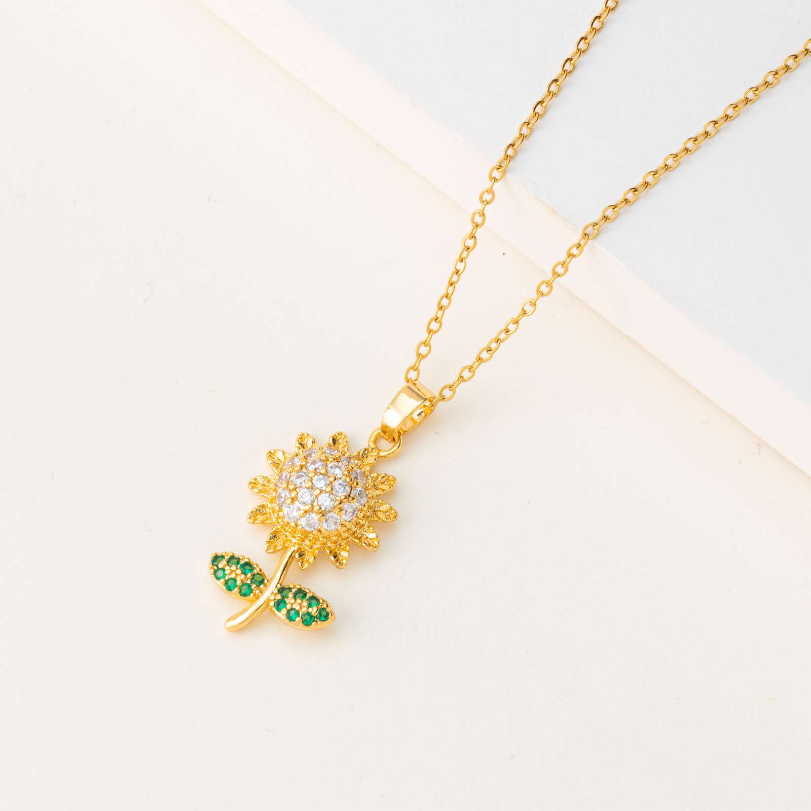 European And American Light Luxury Full Diamond Zircon Sunflower Flower Pendant Necklace Female Simple Niche Collarbone Chain Net Red Jewelry Application Scenario